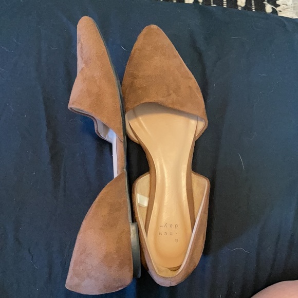 Brown flats - Picture 2 of 2